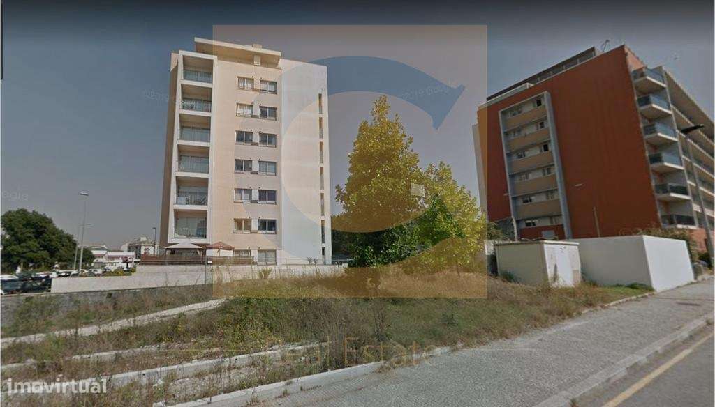 LUGAR DE GARAGEM - Edifício junto ao Pólo Universitário - Grande imagem: 3/4