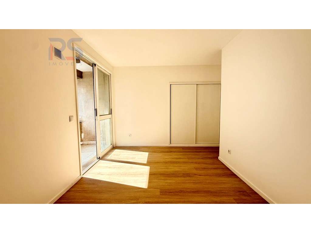 T3 renovado c/varanda e garagem (2 andar sem elevador)-14