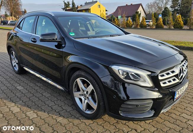 Mercedes-Benz GLA 180 AMG Line - 3