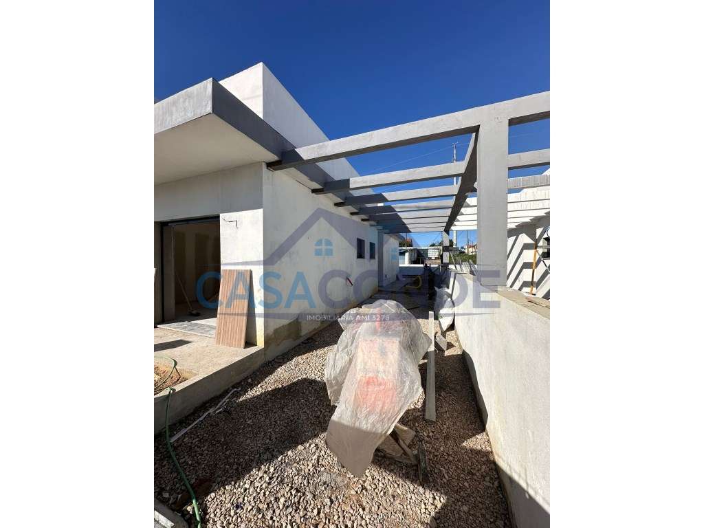 Moradia Isolada V3 +1C/Piscina-5