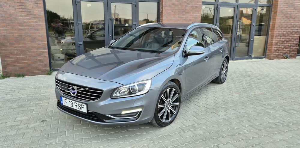 Volvo V60 D6 Plug-In-Hybrid AWD Geartronic Summum 2017