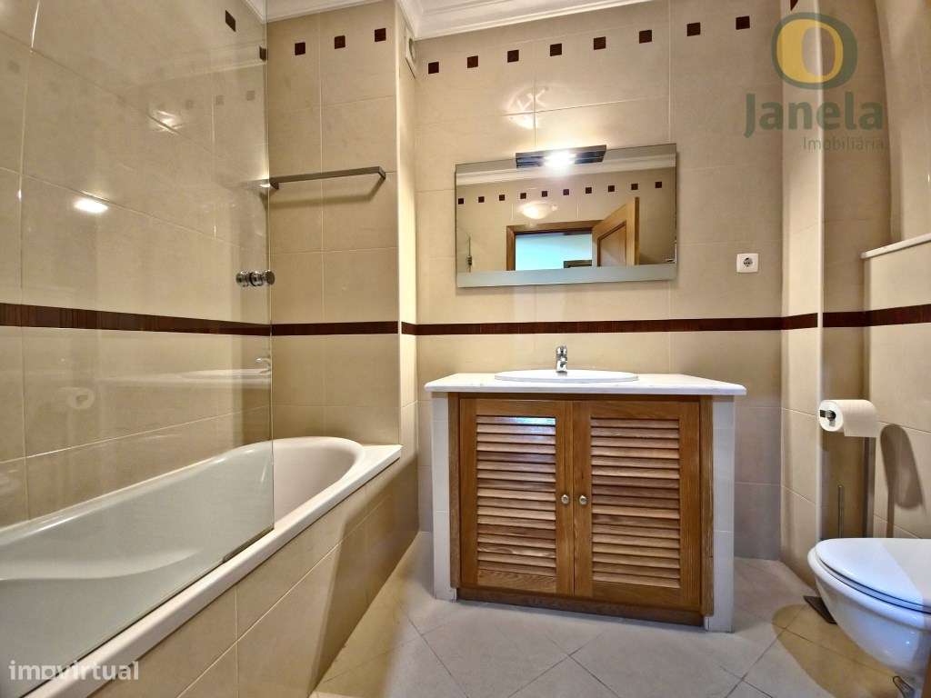 T2 grande com muita luz, duas varandas e boa localização em Faro-19