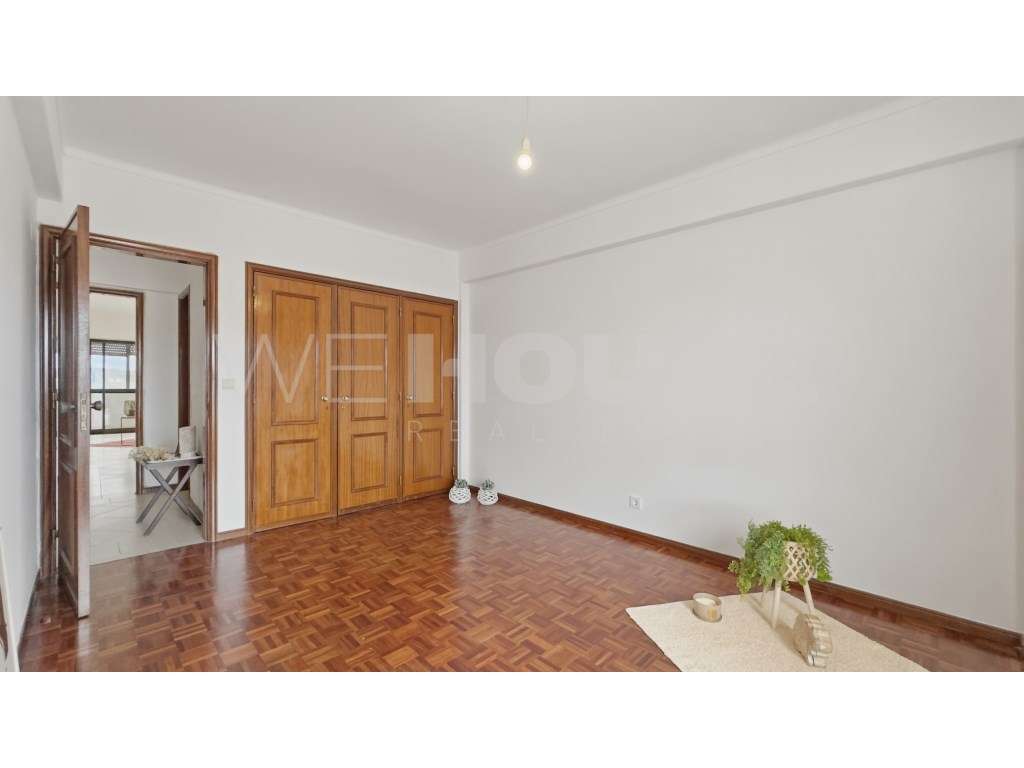 Apartamento T2 com Excelente Área e Vista Desafogada para Monsanto ...-11