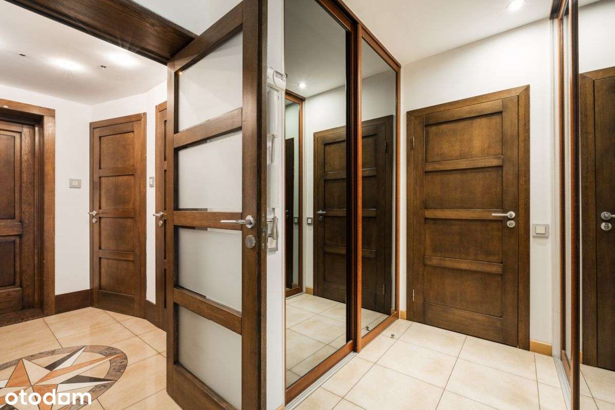 Przestronny i klimatyczny dom w spokojnej okolicy-15