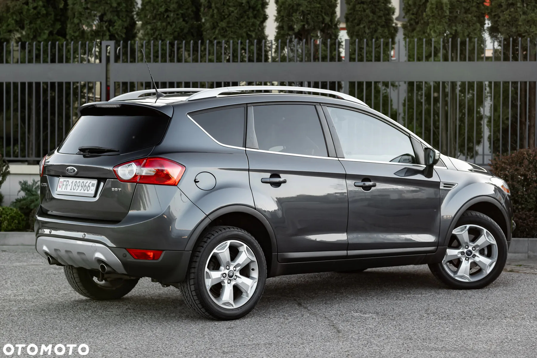 Ford Kuga 2.5 4x4 Titanium - 12