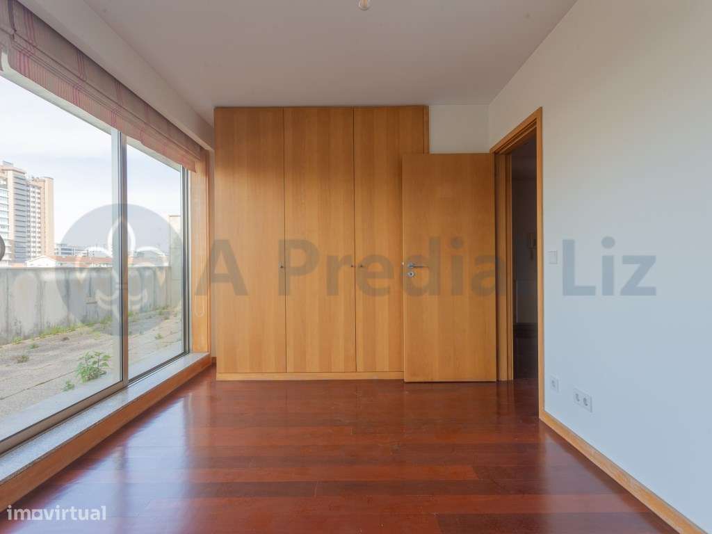 Apartamento T3+1 Duplex - À Av. da Boavista-21