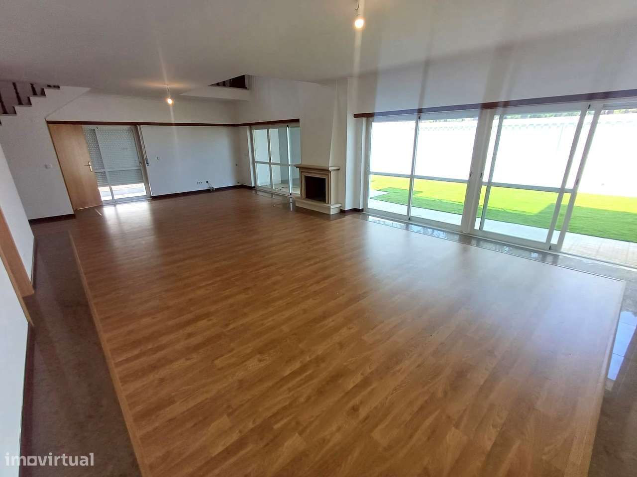 Excelente Moradia T4 garagem jardim Sampaio Sesimbra-6