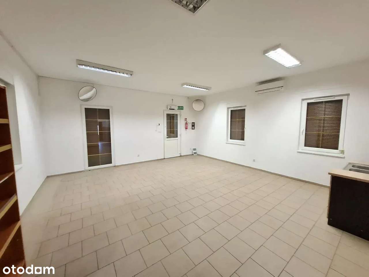 Budynek wolnostojący mieszkalno-usługowy-16
