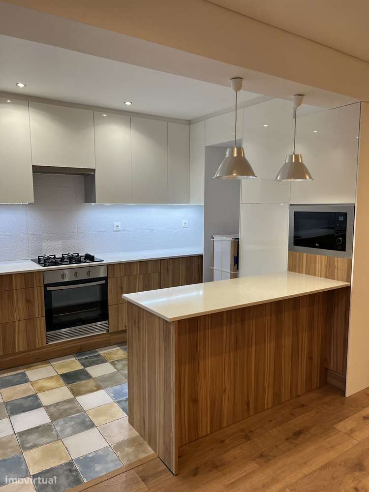 Exelente T2 Remodeladao na zona Montalvão Setubal - Grande imagem: 4/18