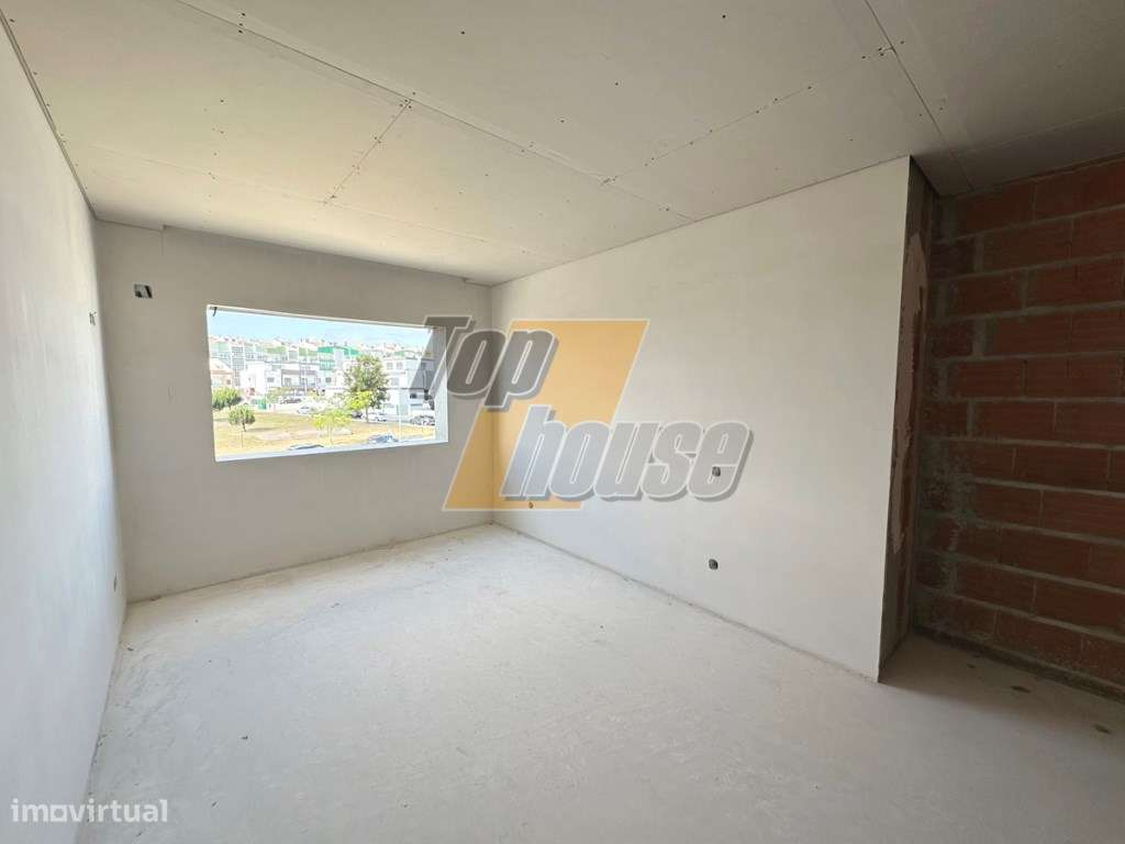 Moradia isolada V4 com piscina -Charneca de Caparica-18