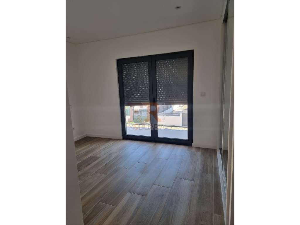 Moradia Geminada T3 com garagem e Terraço Quinta do Conde Sesimbra-36