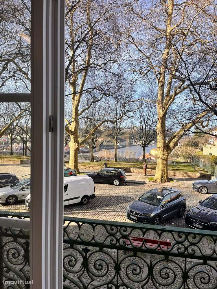 Escritório, no Porto, no Passeio das Virtudes. - Grande imagem: 3/14