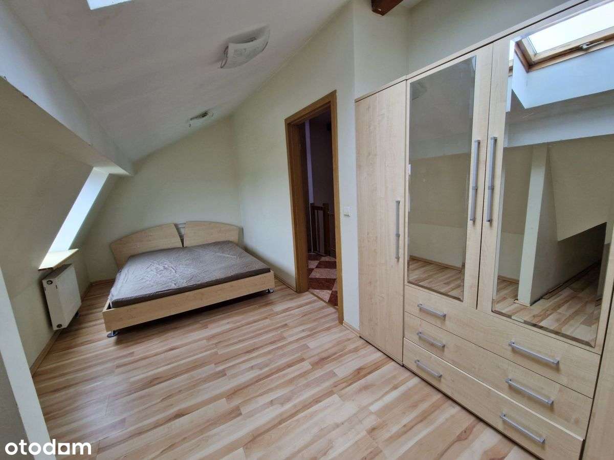 Wygodny dom dla 2 rodzin - oddzielne wejścia-19