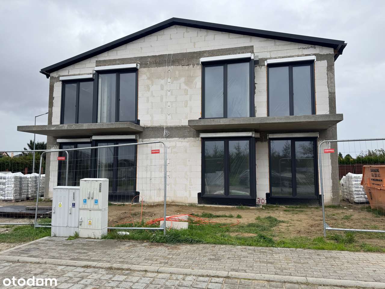 Nowoczesne segmenty w kameralnej zabudowie z ogródkami, tarasami-10