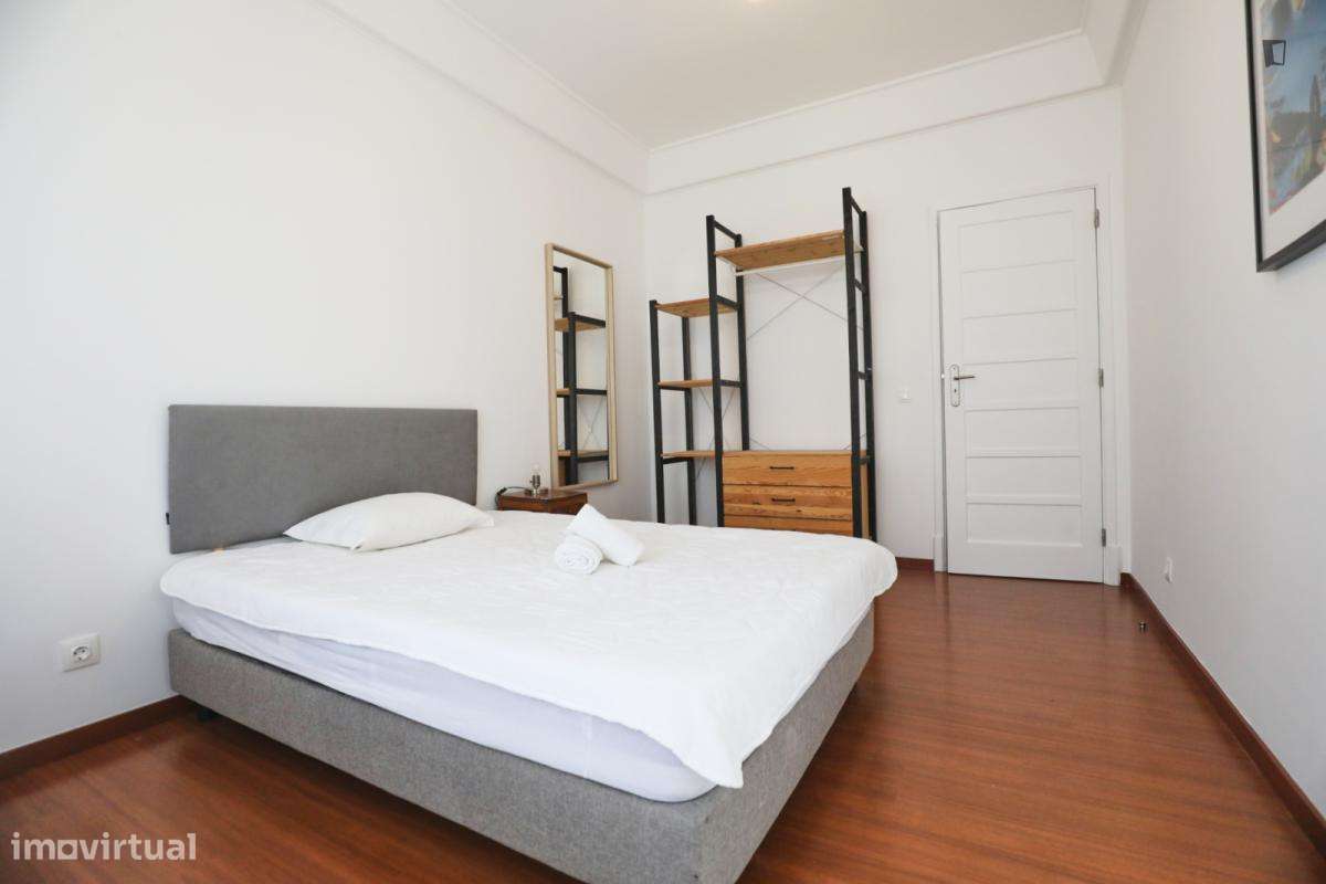 Quarto - localizado em São Sebastião Lisbon - Grande imagem: 4/23