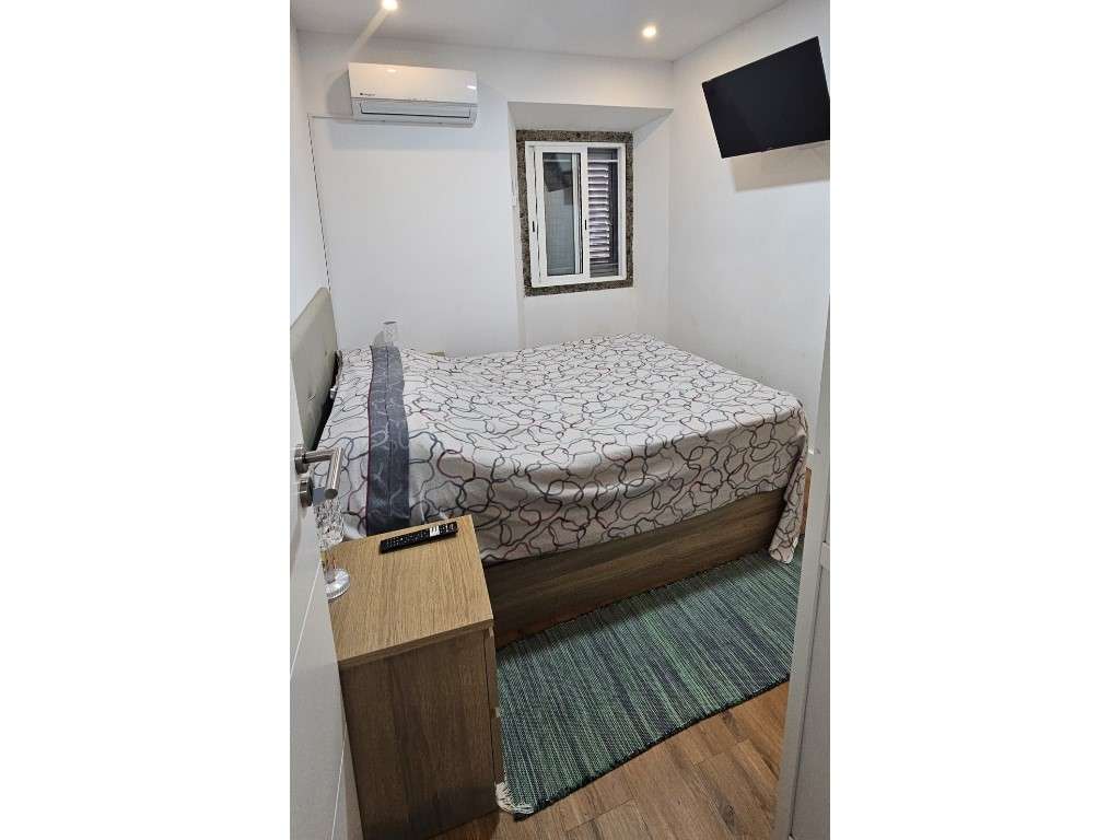 Moradia Remodelada com 4 Assoalhadas, Cacém, Sintra, Lisboa-13