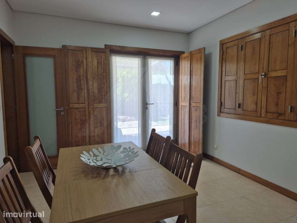 Moradia T4 com Suite, Jardim e Garagem - Centro de Ponte de Lima-36