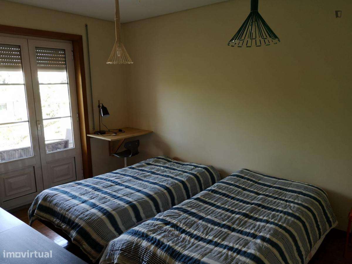 Quarto - localizado em Sé de Braga e São Lázaro Braga - Grande imagem: 3/10
