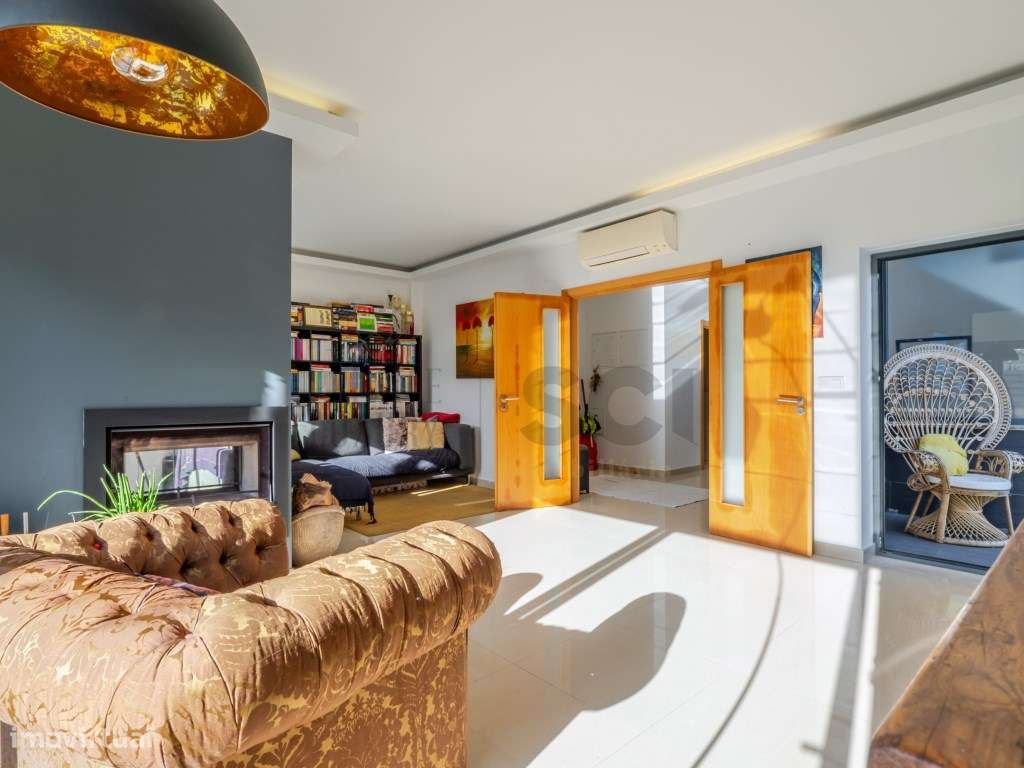 Moradia T4 na Aroeira, contemporânea com piscina e cave-3