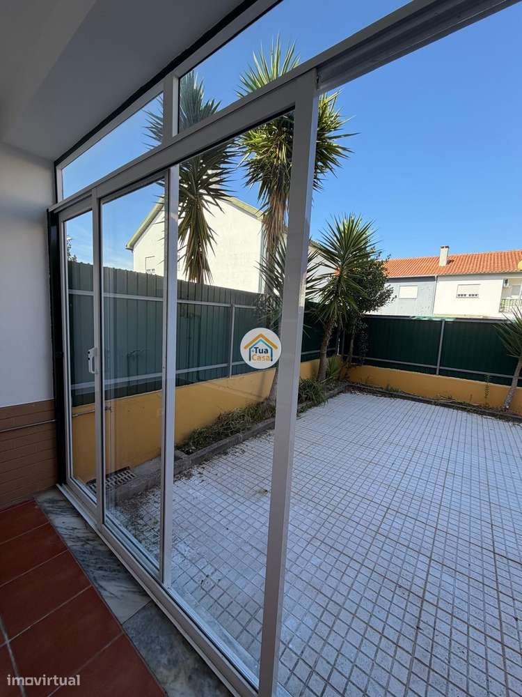 Moradia T4 no centro de Cantanhede com dois pisos e terraço.-33