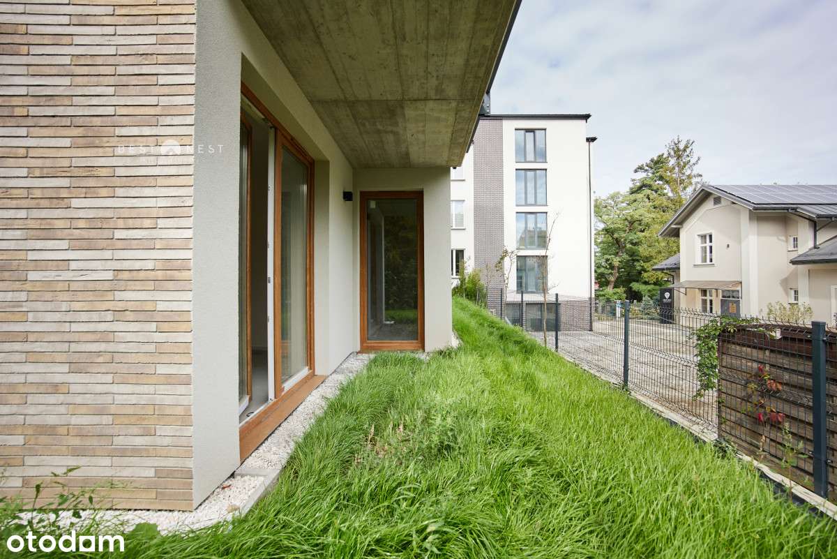 Apartament z ogródkiem, windą w pobliżu parku
