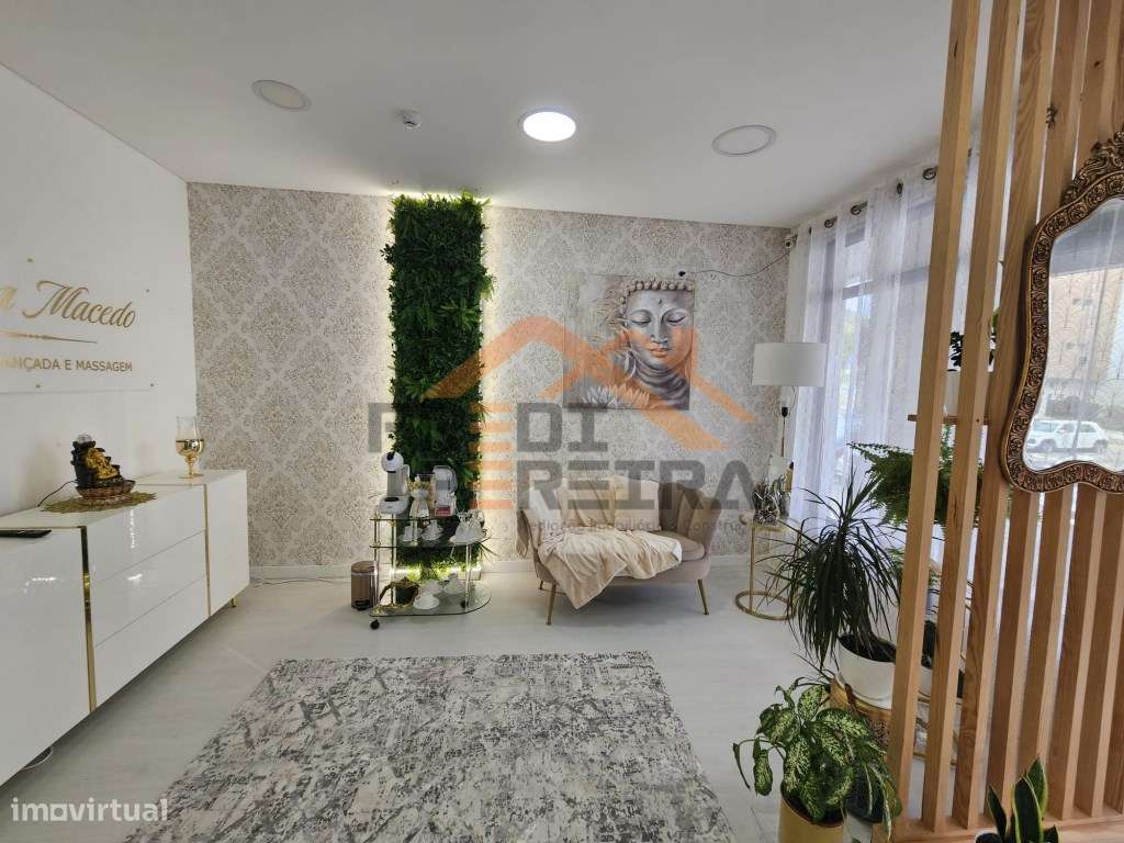 Loja, localizada no Jardim da Amoreira, ao lado da agência imobiliá... - Grande imagem: 2/9