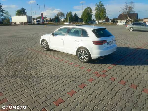 Audi A3 2.0 TDI Sportback S tronic Ambiente - 4