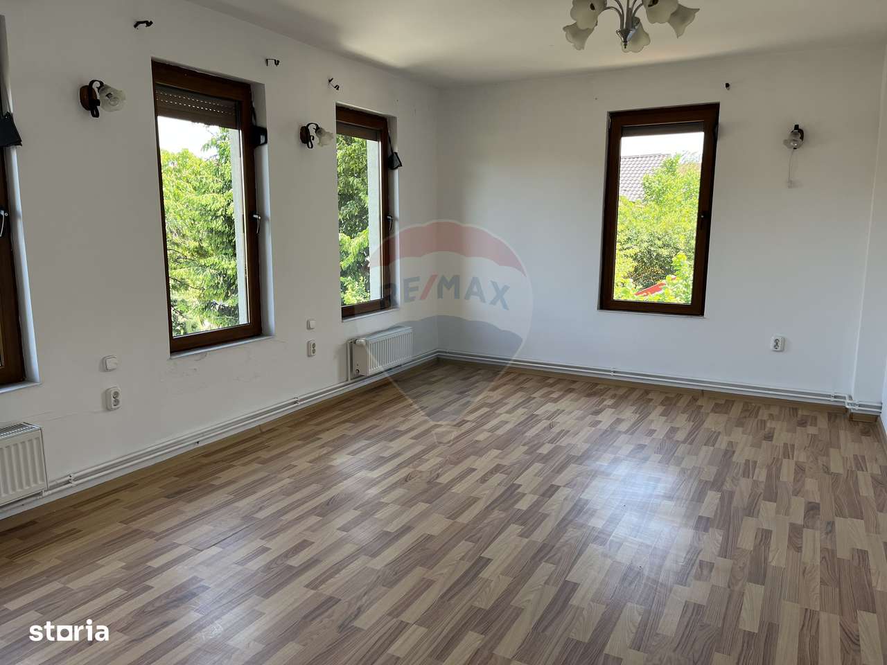 Casă cu 6 camere de vânzare în Pitești - Imagine principală: 5/20