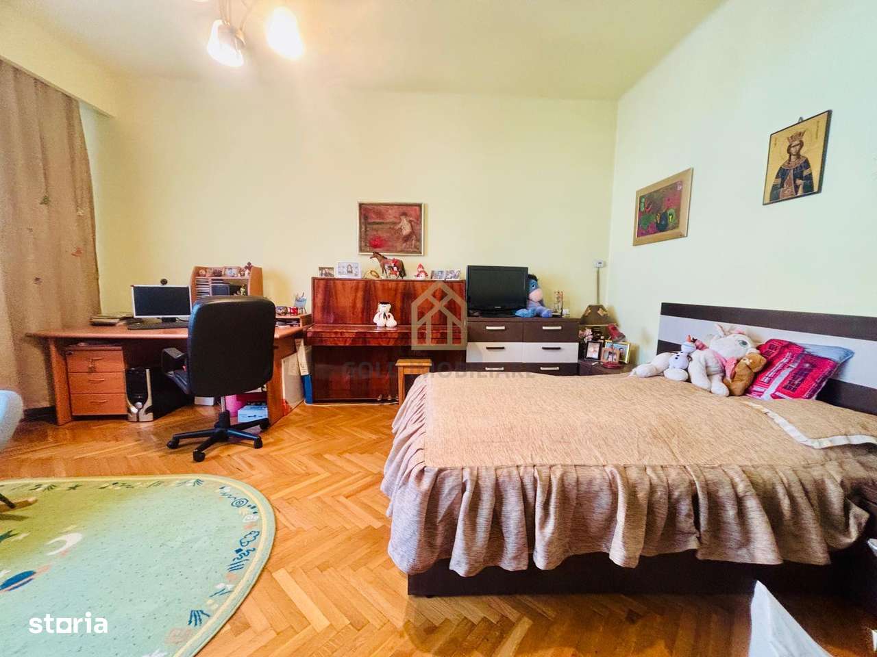 Casă de vânzare – 3 camere, zonă excelentă, lâ-4