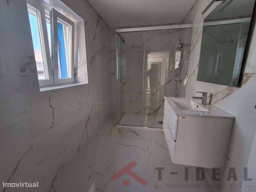 Moradia T3 totalmente remodelada perto das praias-13