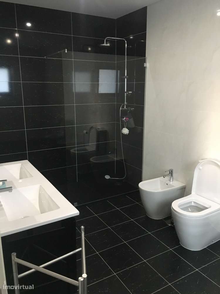 Moradia T3 com 3 Suítes, Closet, Garagem Dupla - Grande imagem: 4/15