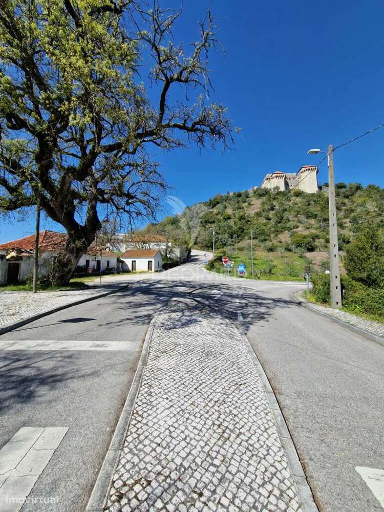Moradia para restauro junto ao castelo de Ourém - Grande imagem: 4/5