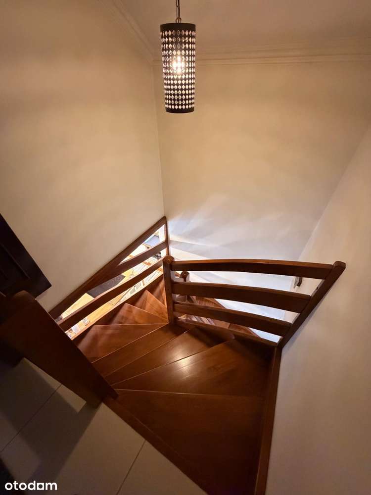 Na sprzedaż elegancki i klimatyczny dom wolnostojacy-11