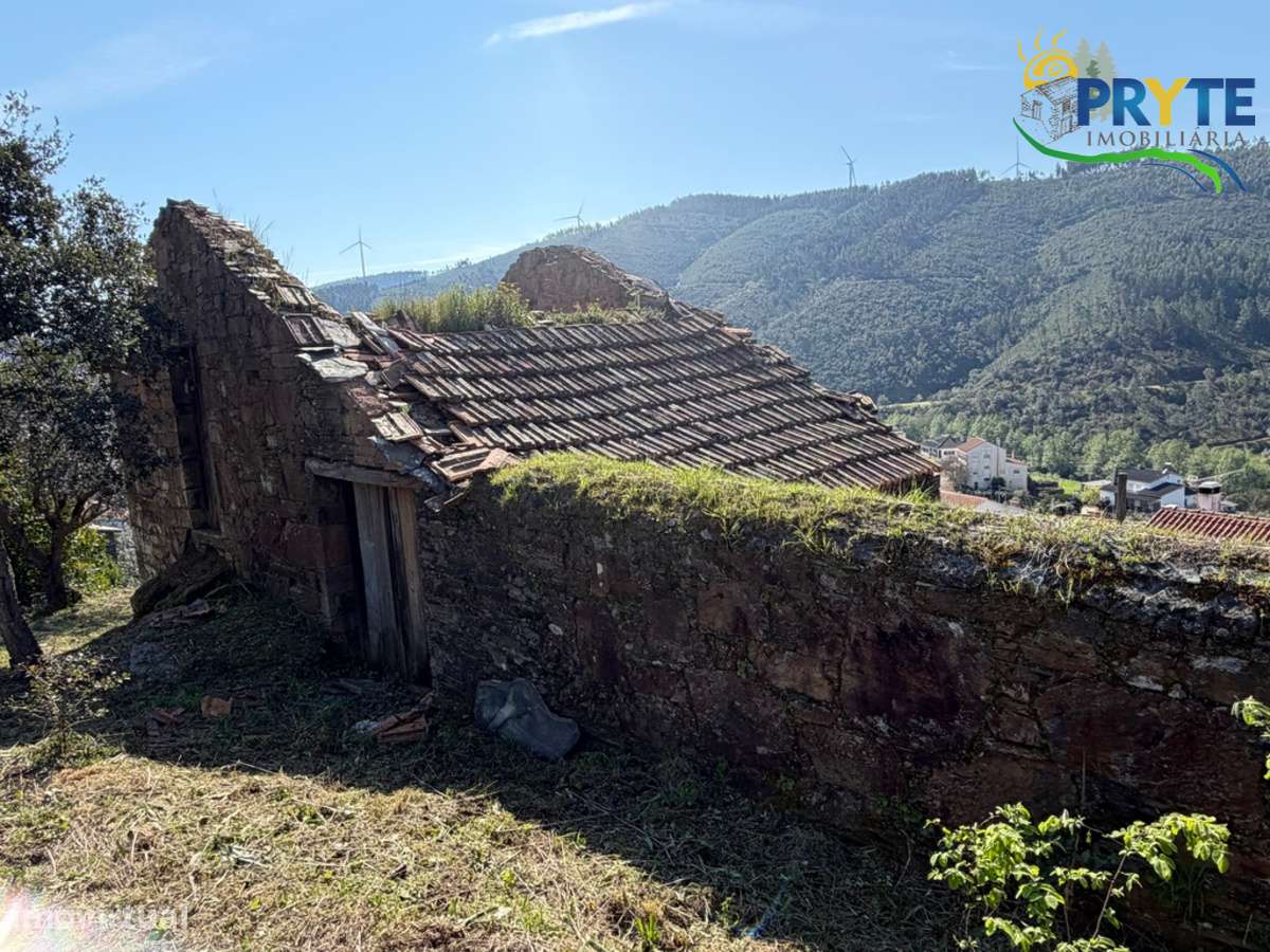 Ruína em pedra de xisto com boas vistas sobre a Aldeia e a Ribeira-8