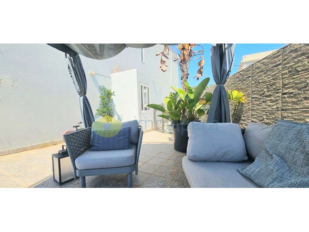 Moradia T4 com 260m2 de área e cave de 95m2, localizada no Monte da...-10