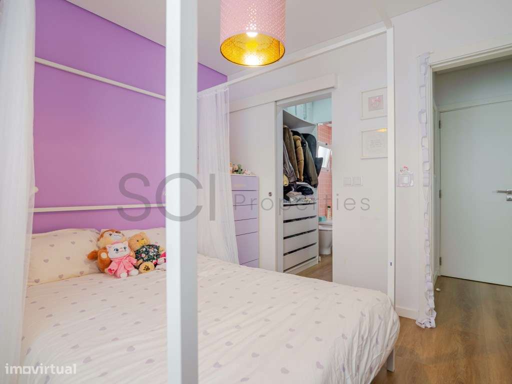 Moradia T3 com piscina nas Quintinhas, Charneca da Caparica. Estilo...-16