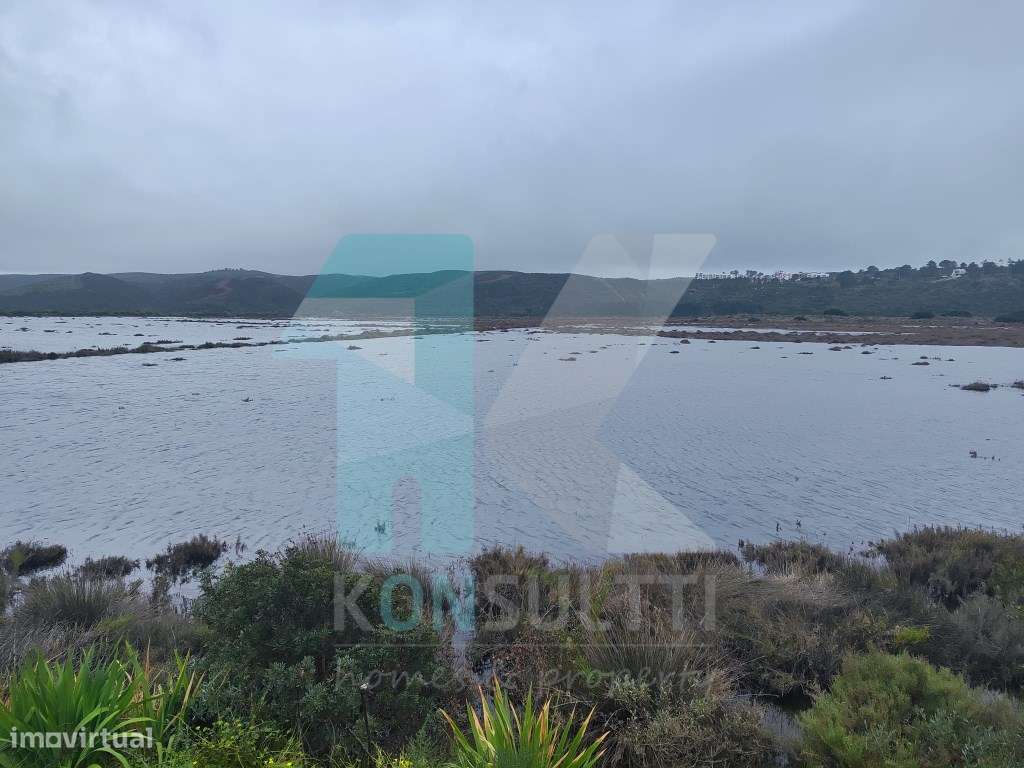 Terreno com 11,1ha junto à Praia da Amoreira - Grande imagem: 3/6