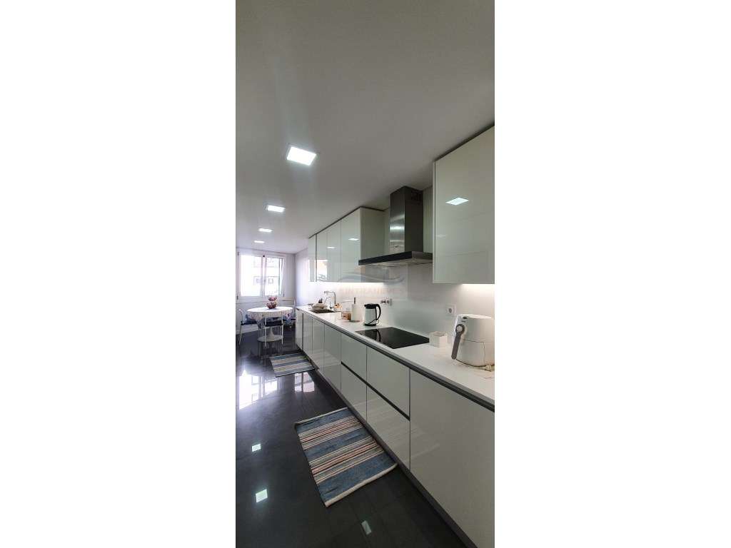 T3 de luxo e requinte com 3 WCS e Garagem nas Lezírias do Infantado - Grande imagem: 4/31