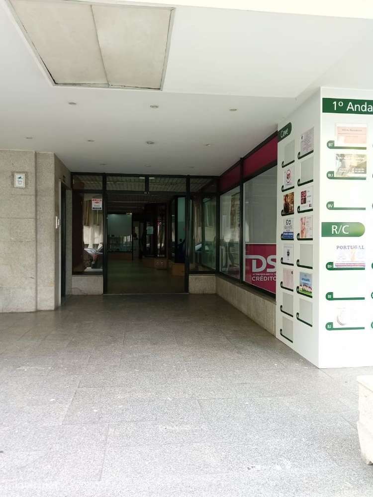 Loja com montra para o parque da cidade - Grande imagem: 3/17