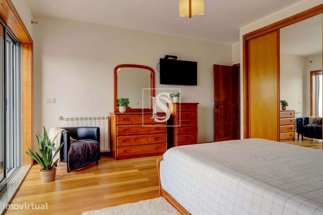 Moradia T3 com espaço exterior e garagem - Nogueira - Maia-34