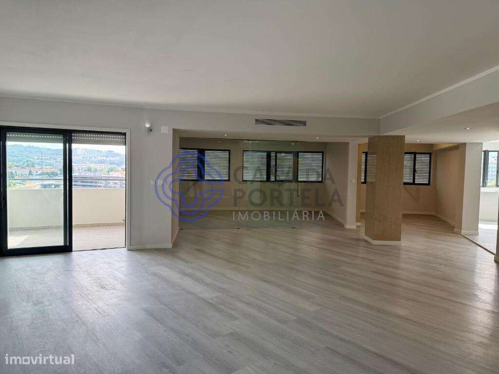 T4 com amplas vista, renovado e com 255m2 de Área Bruta Privativa . Co - Grande imagem: 2/29