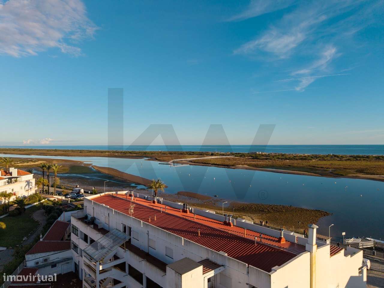 Exclusividade e Harmonia: T2 Duplex na Primeira Linha da Ria Formosa - Grande imagem: 2/60