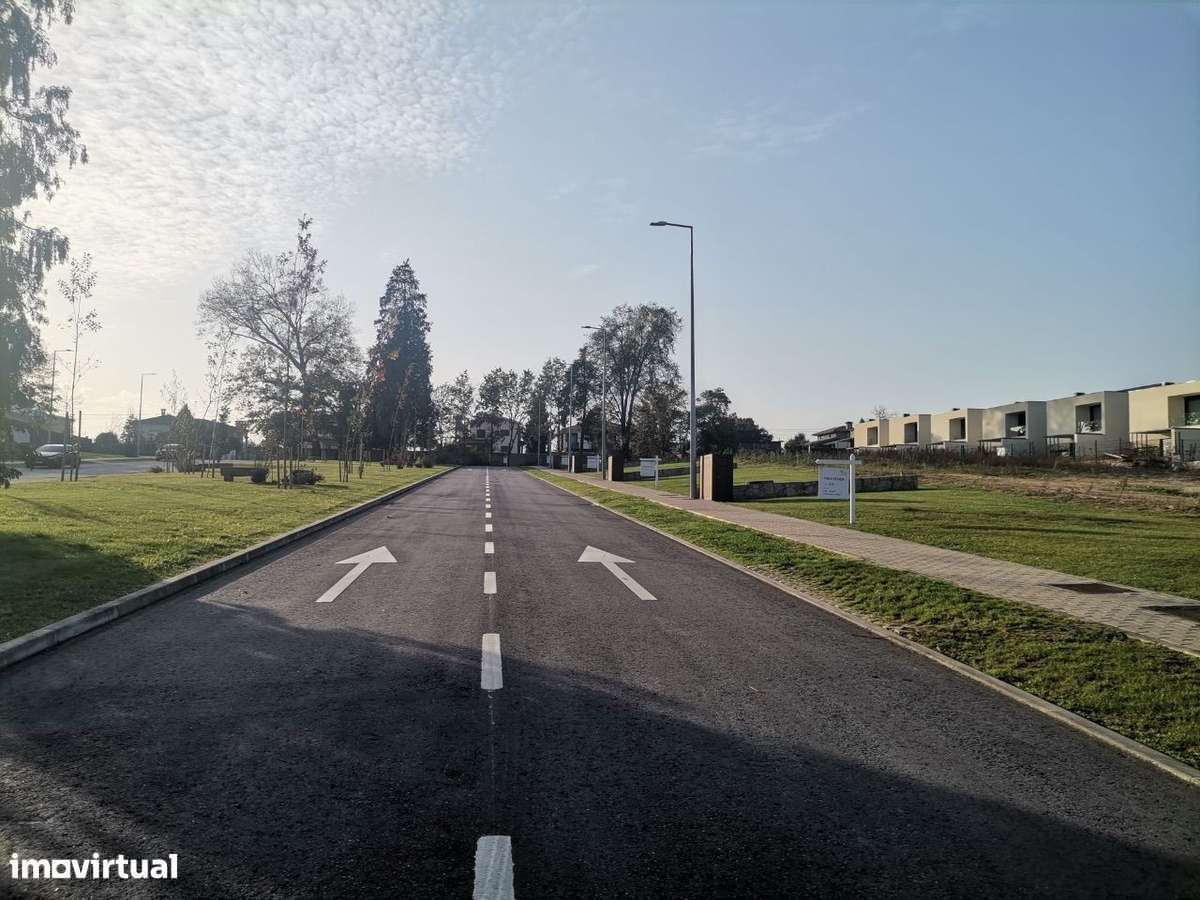 Lotes Individuais com arquiteturas variadas em Palmeira - Braga-4