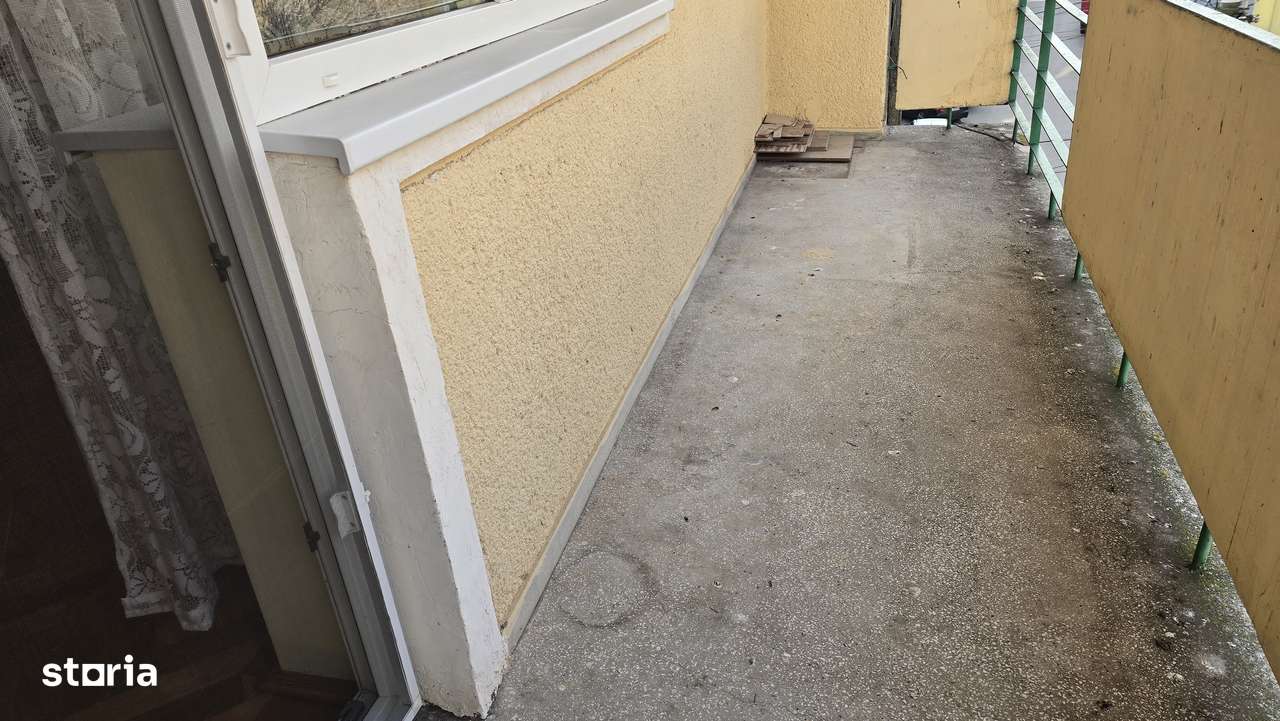 Vand sau inchiriez apartament 4 camere, Deva, Pieta Centrale, etaj 3,-16