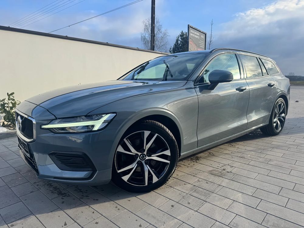 Volvo V60 II B3 B DKG Essential 2022