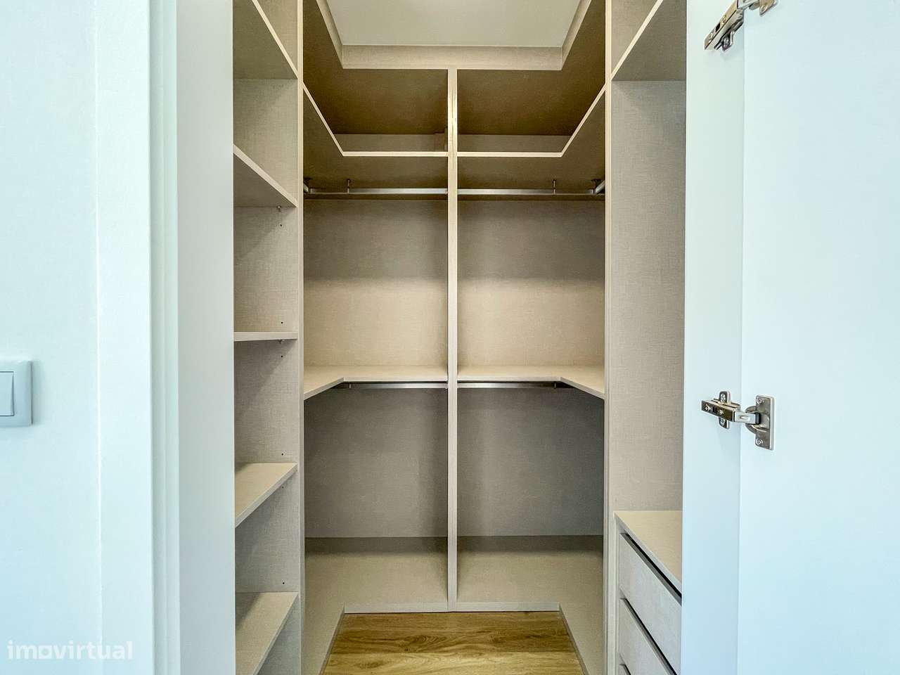 Moradia T4 com Piscina - Santa Iria de Azoia (Bairro da Salvação)-24