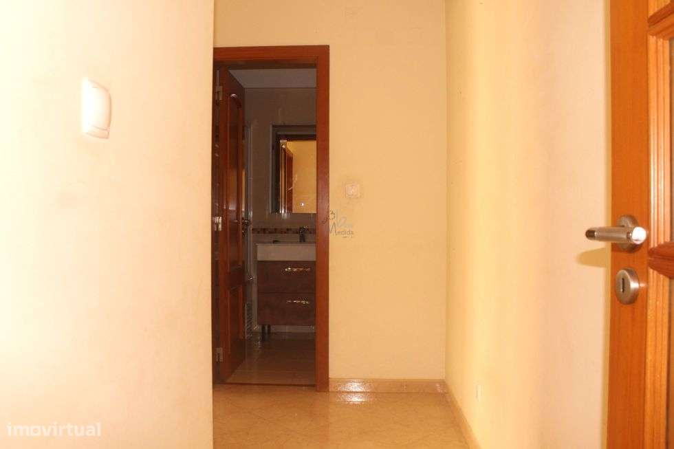 T2 com Terraço, Garagem e arrecadação-13