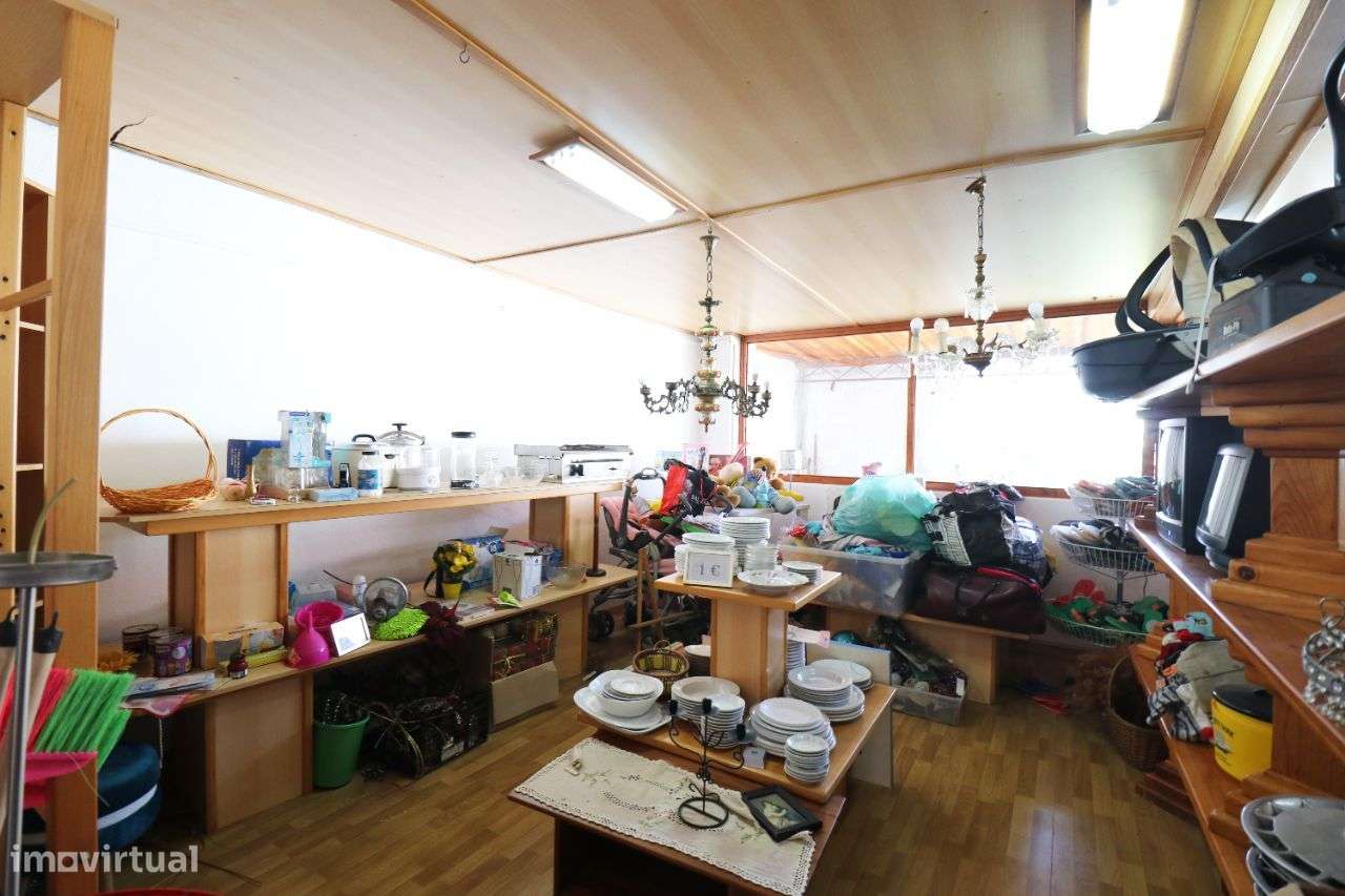 Moradia T3 localizada no centro de Caxarias! - Grande imagem: 2/29