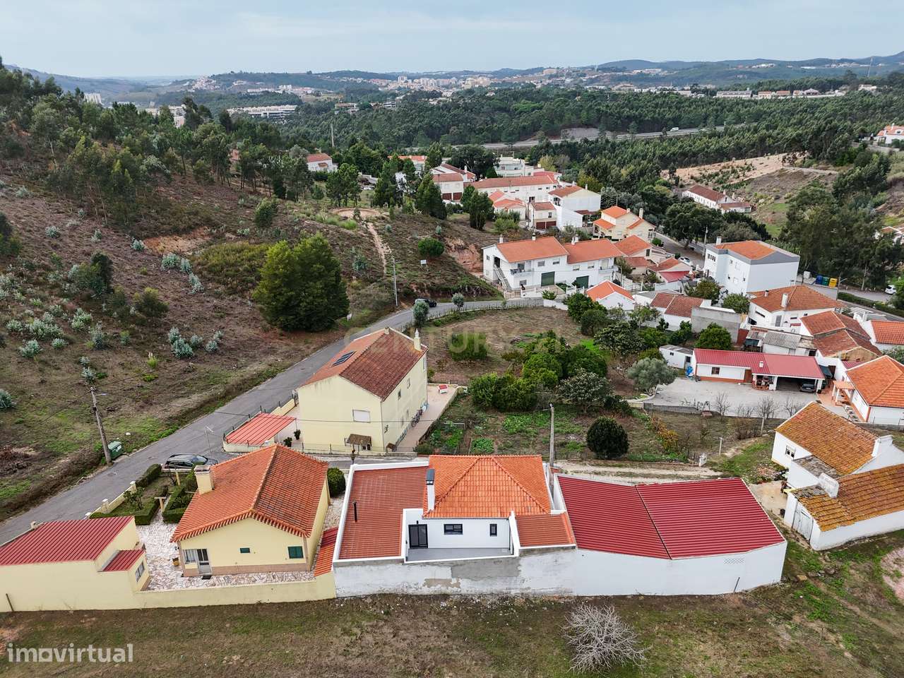 Moradia Renovada com Jardim, no Sarge-26