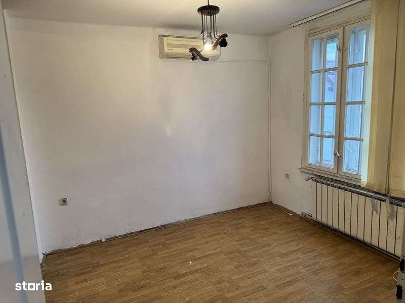 Casa de vanzare - Imagine principală: 5/8